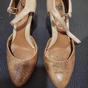 Size 7.5 rose gold heals